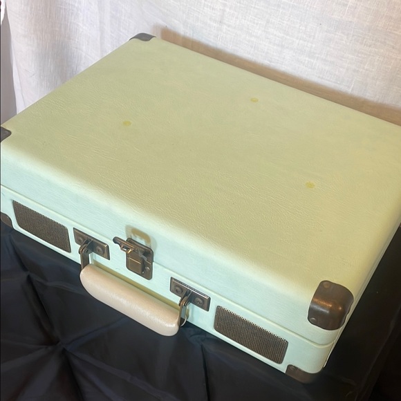 Crosley Mint Green Portable Turntable - Picture 3 of 4